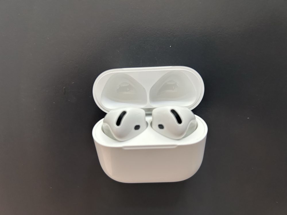 Продавам Apple AirPods 4Th Gen
