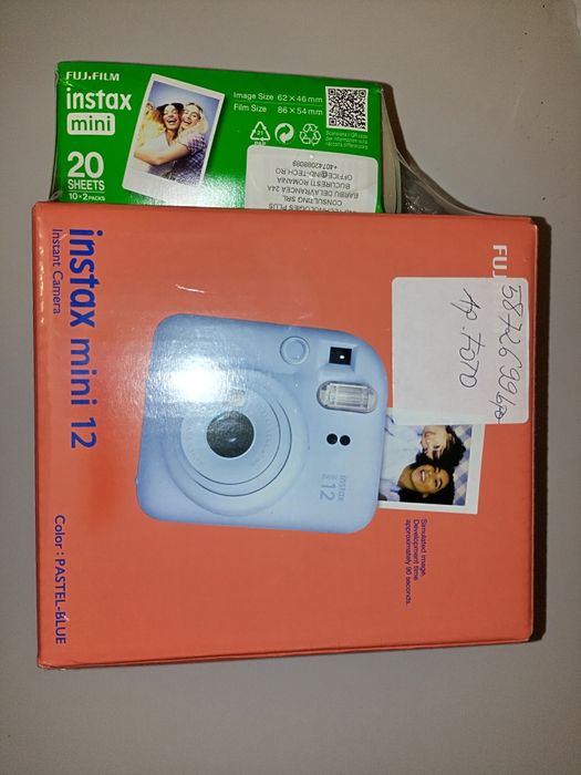 Vând Fujifilm Instax Mini 12 + Film mini 2x10