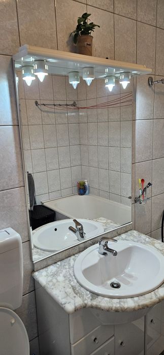 Vând oglinda baie