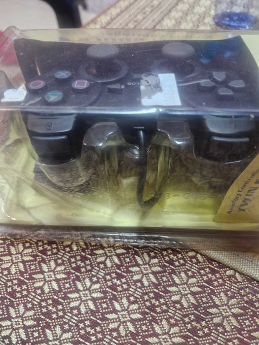 Продава се джойстик за Playstation 2