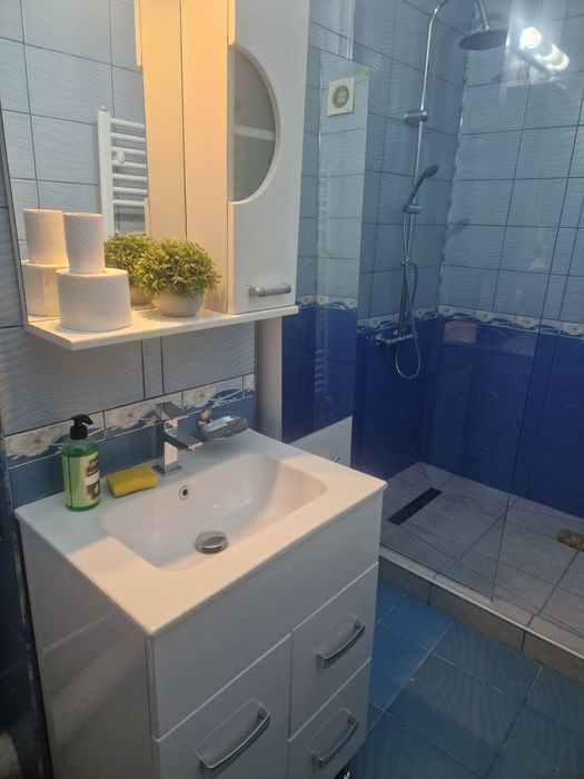 Inchiriez apartament