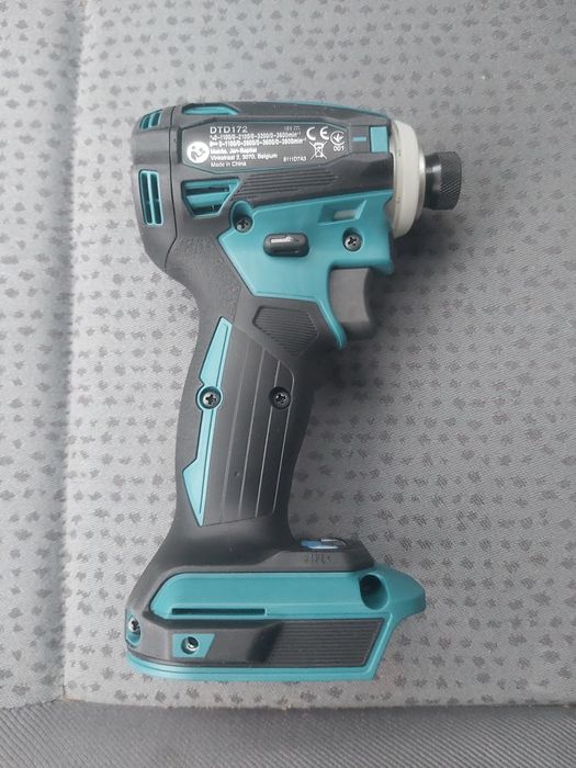 Vand Makita DTD 172 autofiletanta masina insurubat cu impact