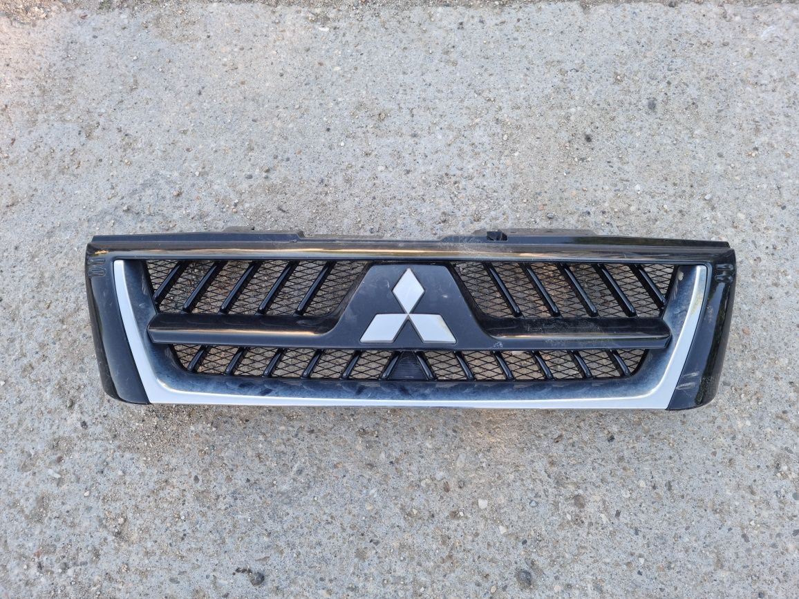 Vand grila centrala Mitsubishi Pajero 3 an 2000 2006