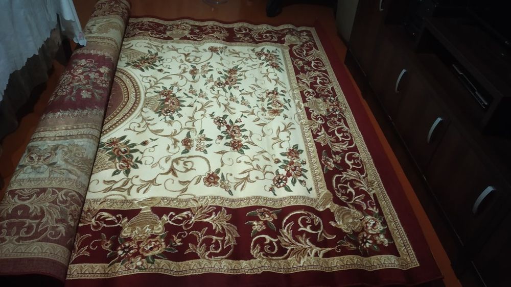 Ковёр 2,5 x 4 метра.Цена 1,500 000  сум