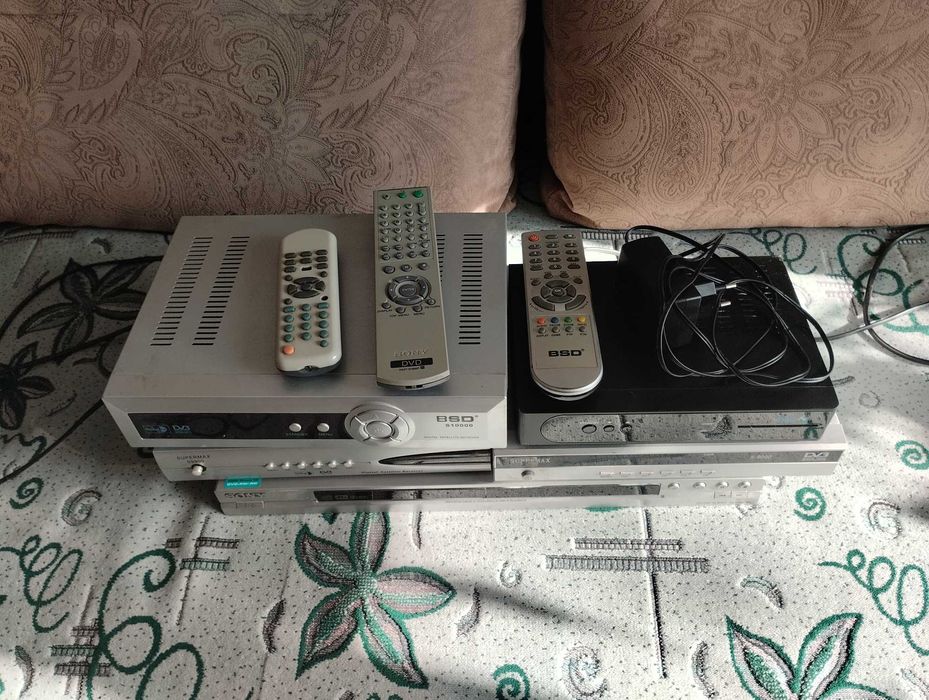 DVD SONY и ресиверыы на запчасти.