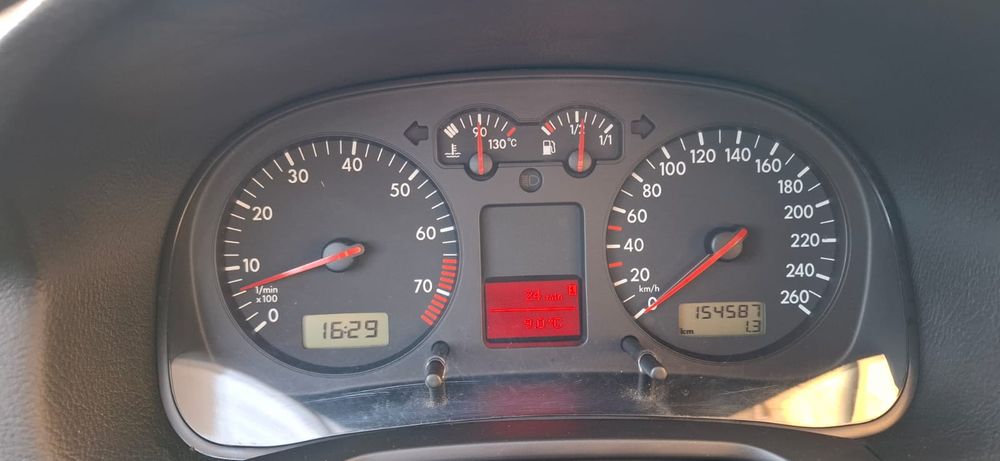 Volkswagen/Golf 4/ 1.6 Benzina 16 Valve/ an 2001