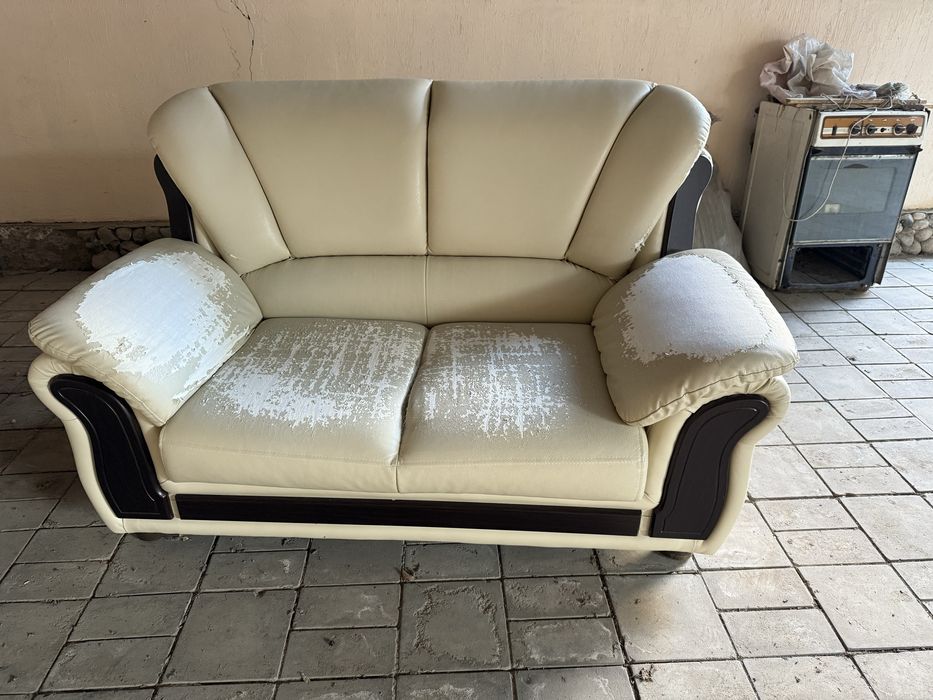 Продам диван в зал