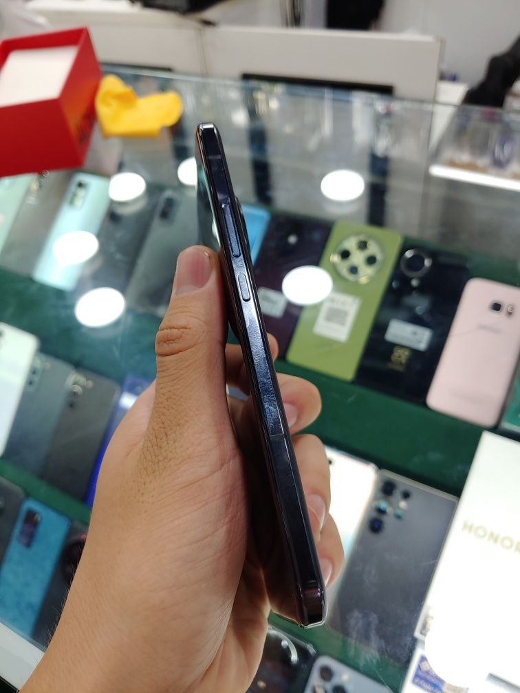 Honor Magic 6 12/256 gb sotiladi