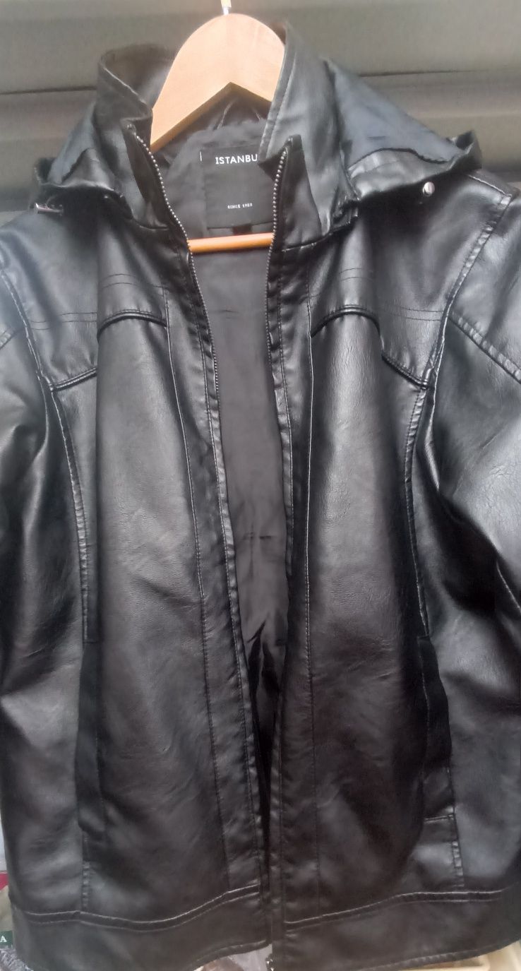 Черная кожаная куртка