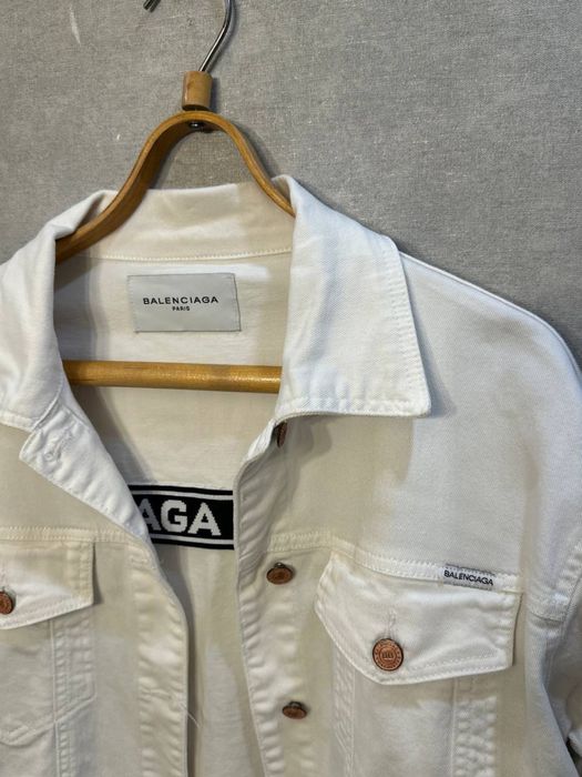 Белая джинсовая куртка balenciaga paris