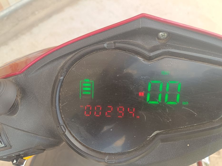 Motoscuter Electric ca nou(inca in folie)