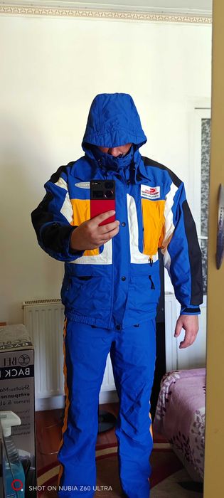 Vând costum de goretex L