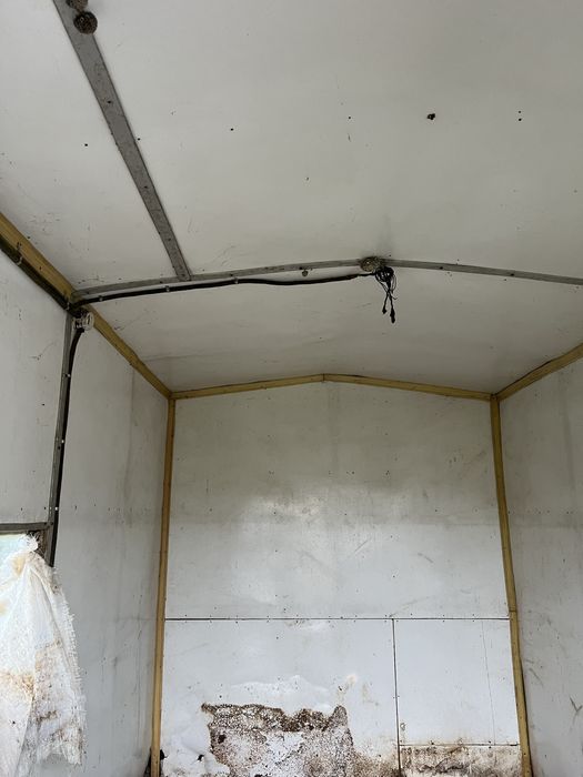 Baraca metal cu instalatie electrica