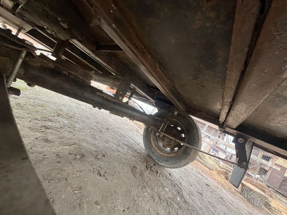 Remorca romaneasca cu arcuri si sistem de franare