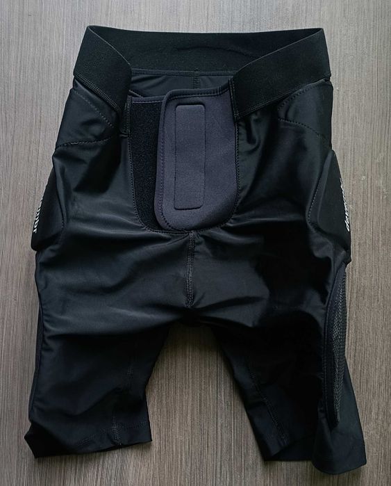 Протекторни шорти (нагъзник) размери S и L-XL