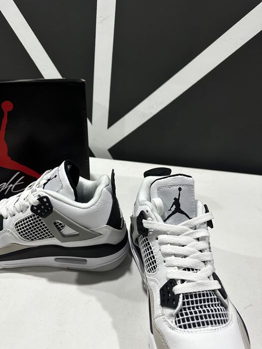 Jordan 4 white military black