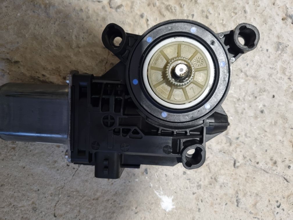 Macara geam cu motor stanga fata Ibiza 6J 6R0 959 801 B / 6J4 837 401