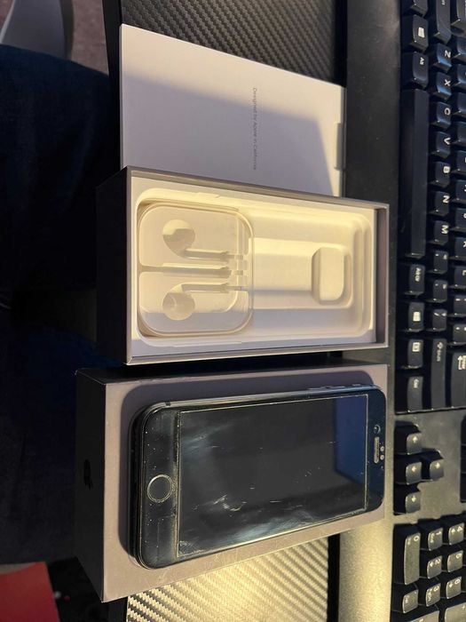 iPhone 8, 64GB, Neverlocked –  Predare personală în Bacau