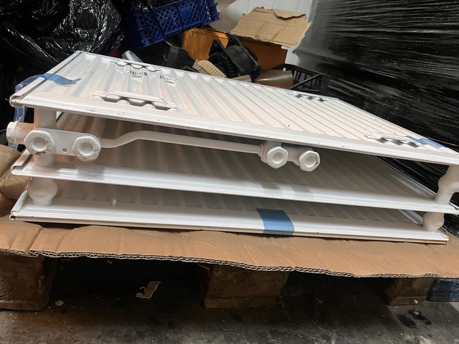 Vând calorifere noi