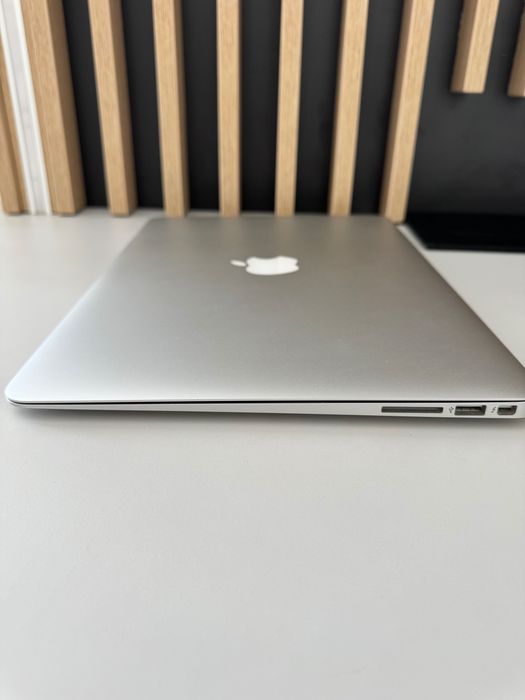 MacBook Air 13” (2017) – i5 / 8GB RAM / 128GB SSD