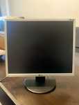 Монитор LG Flatron L1952SQ 19 инча