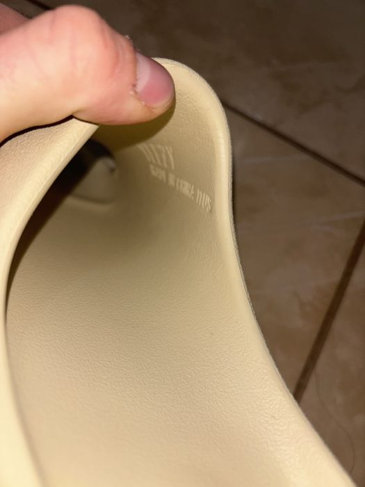 Yeezy slides crem