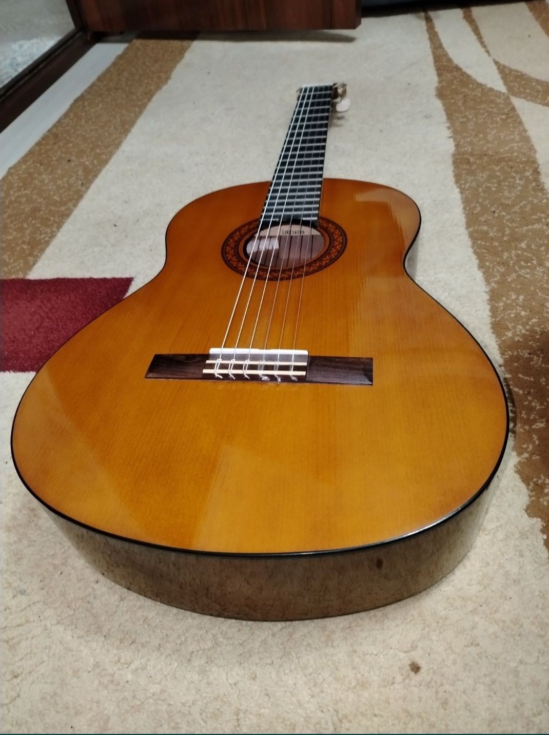 Продаётса гитара Yamaha c40