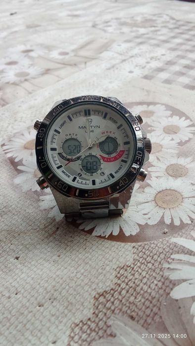 Продавам часовник MARTYN LINE