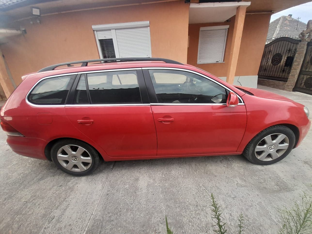 Mașina de vanzare in stare functionabila  ,acte la zi ,gata de proba