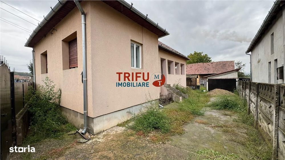 Casă de vânzare 1367 mp teren în Cricău