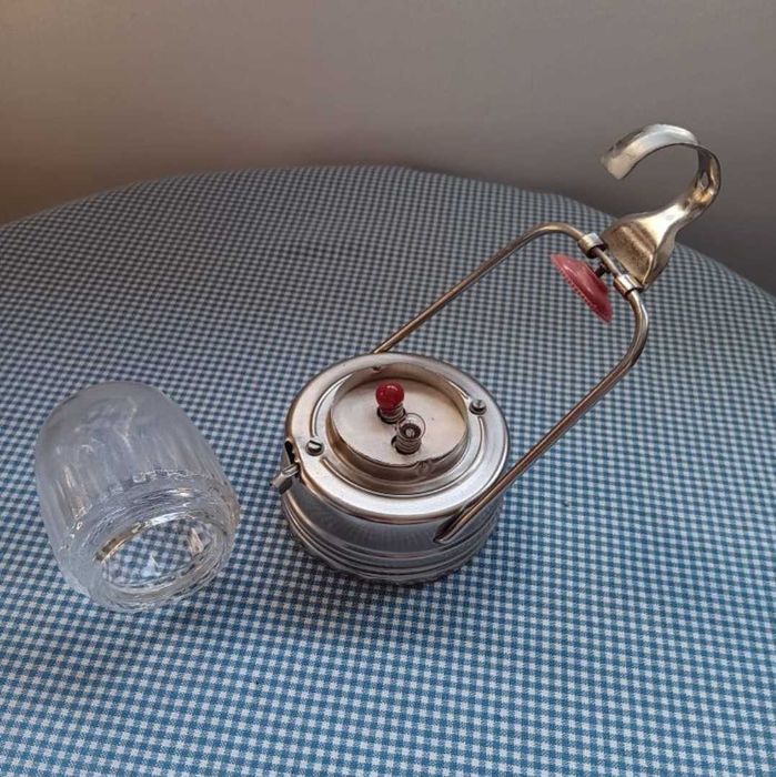 Lampa veche produsa de  Metaloglobus , nefolosita ,NOS,  comunista RSR