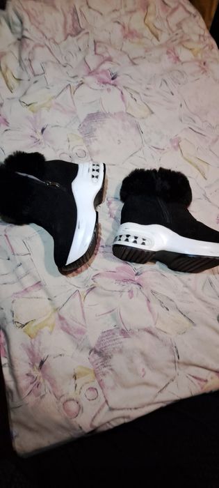 Ghete negre  de piele întoarsă cu blaniță și platforma