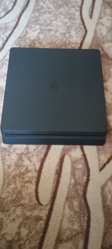 Play station 4 slim