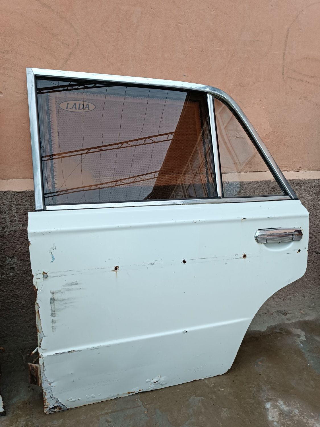 vaz 2106 ga eshiklar 3ta bor