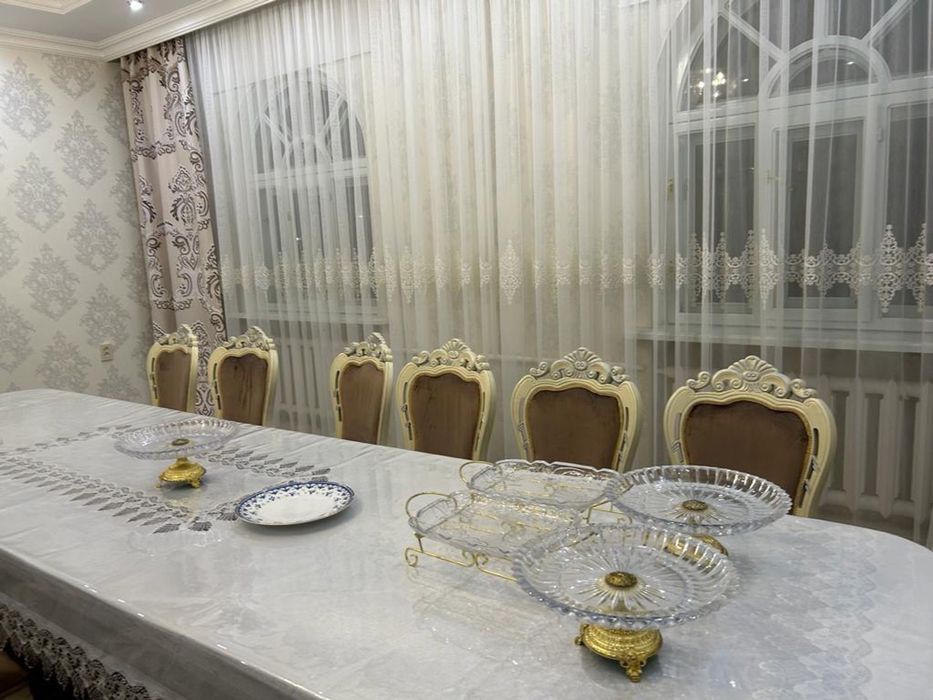 Стол стулья камод