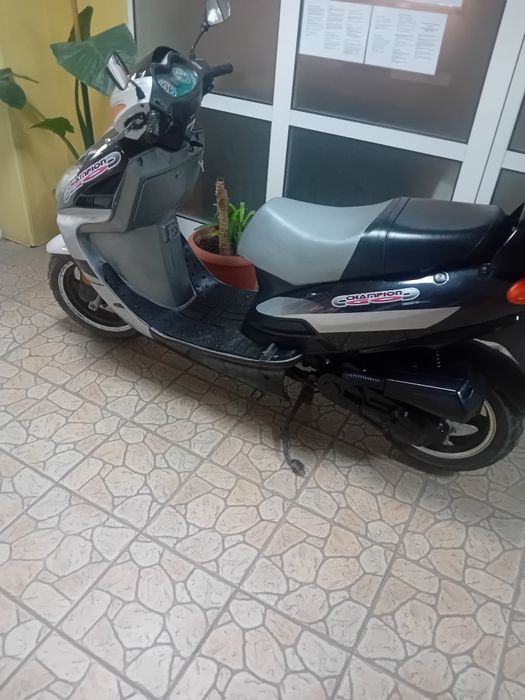 Scuter aproape nou 50 4t