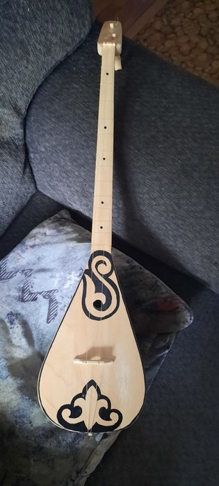 Домбра ручной работы