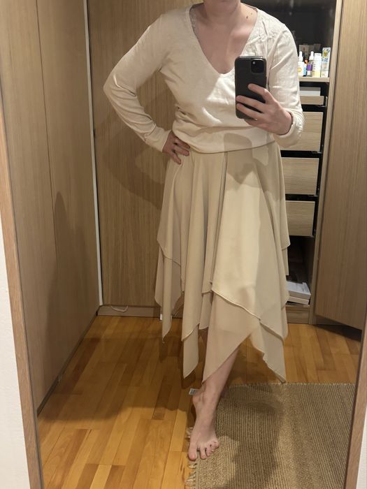 Fusta asimetrica din voal