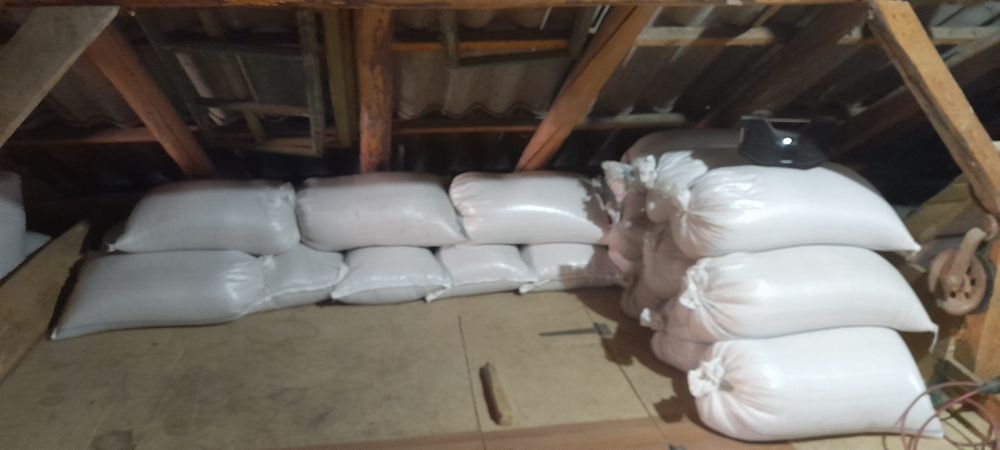 Vând grâu și orz.