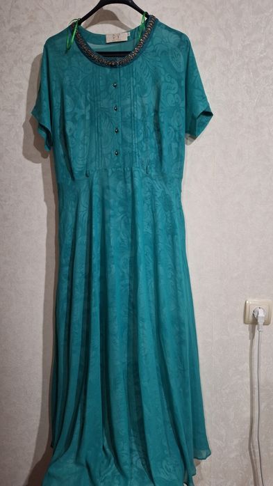 Продаю вечерние платье  зеленный цвет