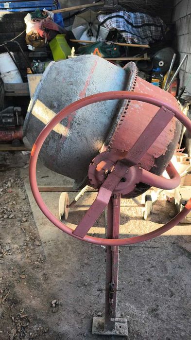 Продам бетономешалку на 200 л
