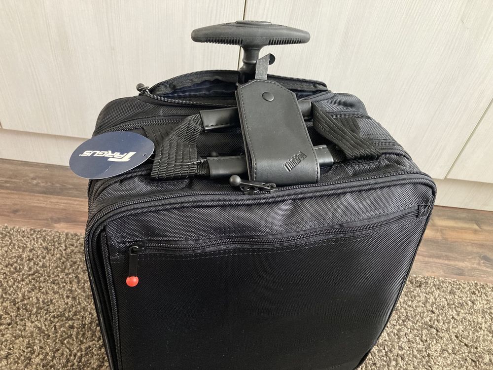 Бизнес куфар за лаптоп Thinkpad + подарък port replicator