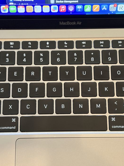 Macbook Air M1 256 gb ( Намалена цена до 26.12.2025)