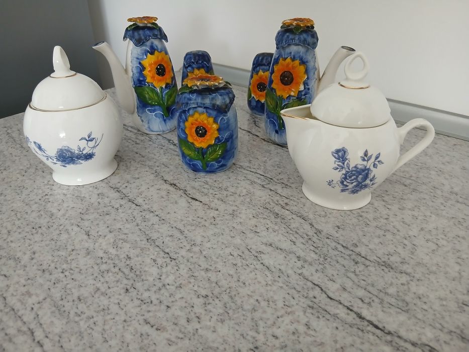 2 seturi vintage (anii 70) din portelan pentru pastrare mirodenii