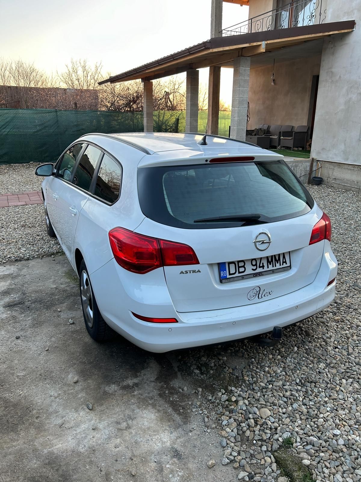 Vând Opel Astra j