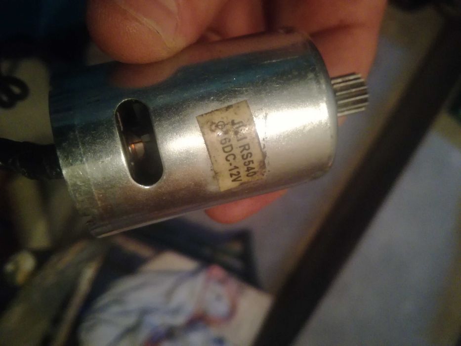 Продавам Ел.Моторче за вентилатор за автомобил на 12v