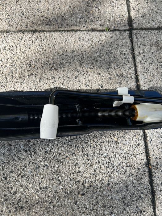 Продавам чисто нов крик за БМВ Е60 и Е61 и други