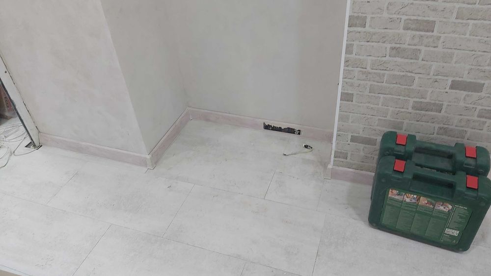 Поставяне на ламинат, сглобяване на мебели.