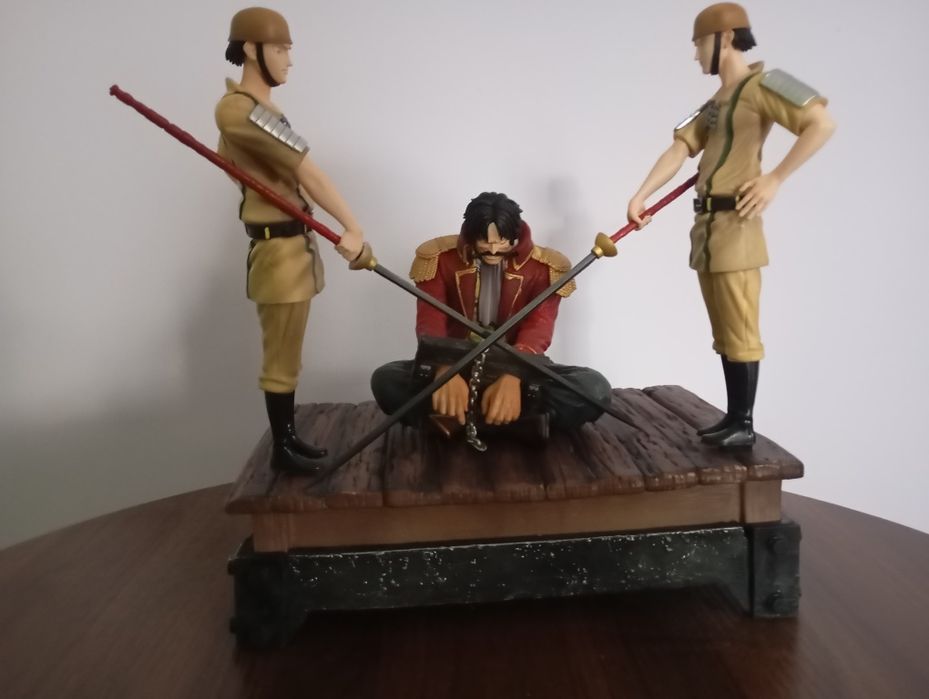 фигурка от one piece на екзекуцията на роджър