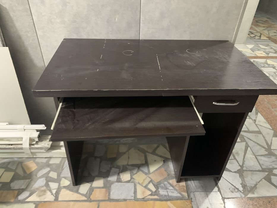 Компьютерный стол отдам дешева